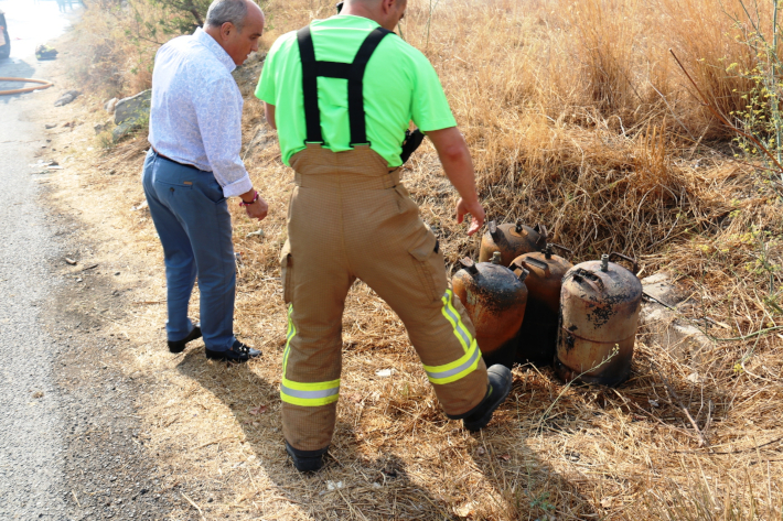 Recibe el alta un bombero sexitano afectado por un ataque de calor en el incendio de un pajar en Molvzar